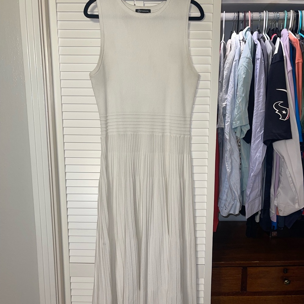 Chic Sleeveless White Maxi Dress